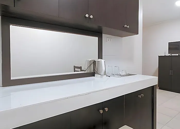 Hotel Urbanview @ Evangelista Street Makati